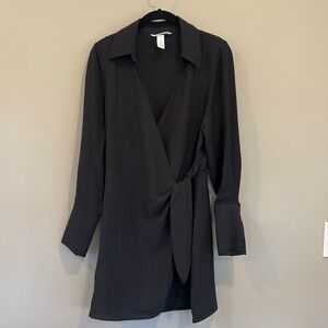 H&M
Size: Small
Worn 1x 
Measurements: 
Length from shoulder: 33”